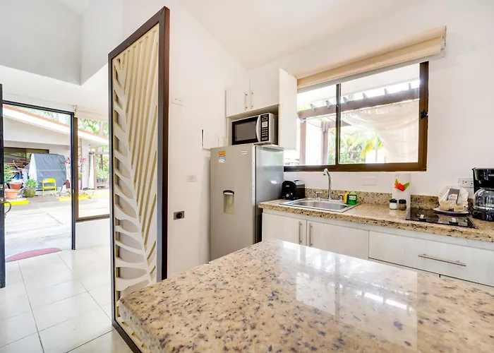 Apartment Step-free W/ Pool Access, Walk To Beach! *