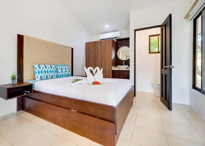 Step-free W/ Pool Access, Walk To Beach! Coco