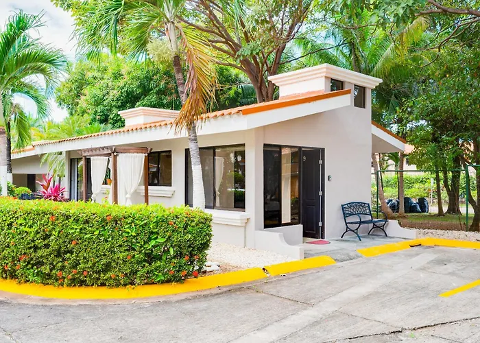 Apartment Step-free W/ Pool Access, Walk To Beach! Coco