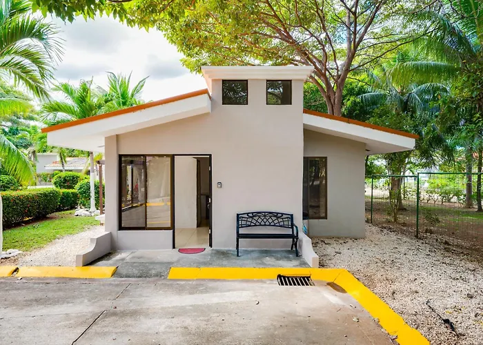 Apartment Step-free W/ Pool Access, Walk To Beach! Coco