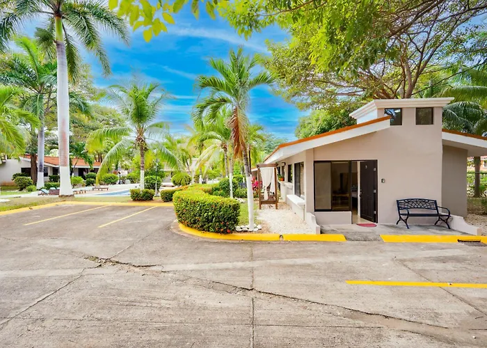 Step-free W/ Pool Access, Walk To Beach! *